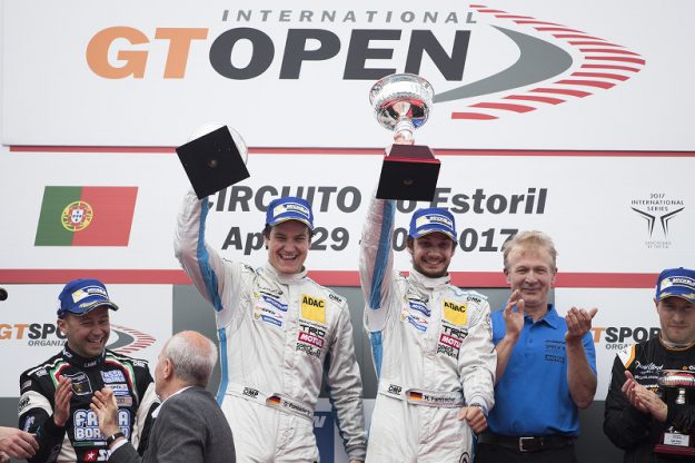 Dominik und Mario Farnbacher auf dem GT Open Podium in Estoril